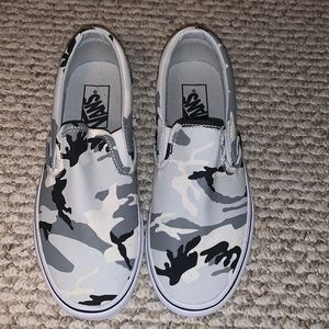 Camouflage vans, NWT